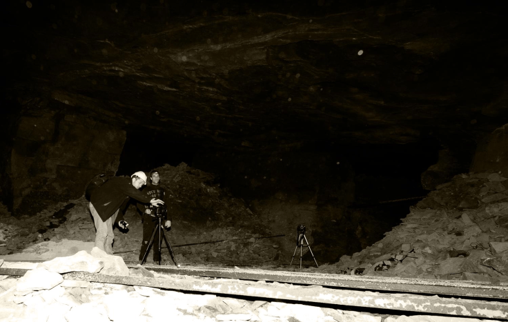 905276_567975516575586_1125838673_o